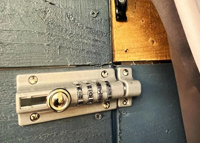 Adventure Riverside Campervan ! Botel *