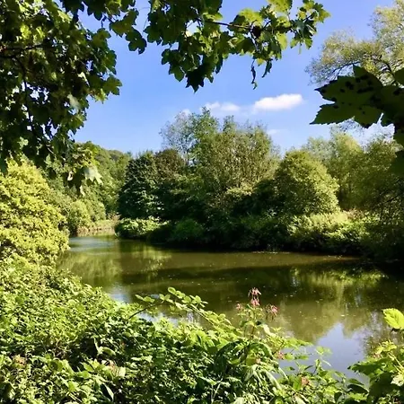 Adventure Riverside Campervan ! Botel *