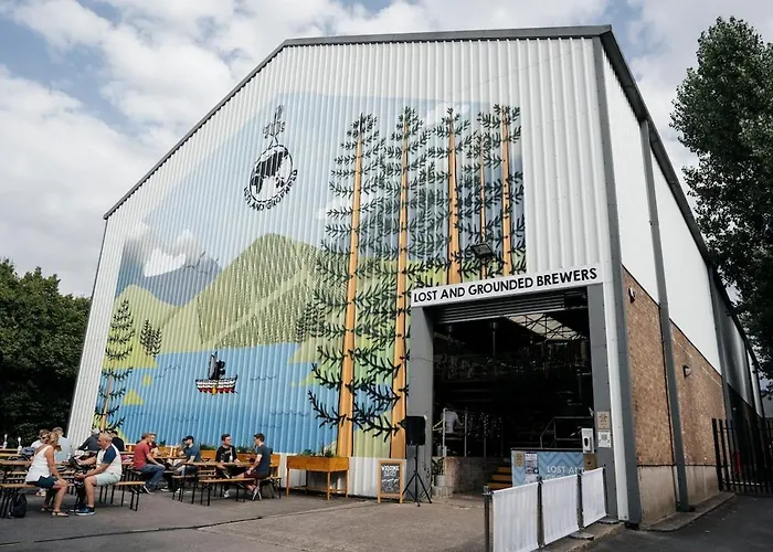 Hotel en barco Adventure Riverside Campervan ! Bristol