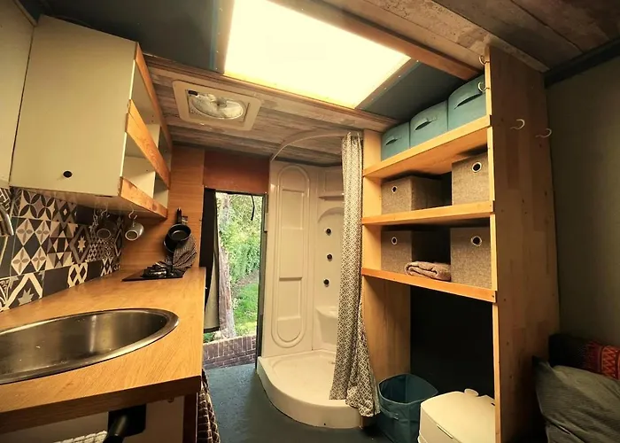 Adventure Riverside Campervan ! * ブリストル